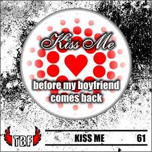 Insigna 61 KISS ME
