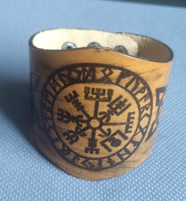 Bratara de piele maro embosata Vegvisir (JHN/B950/56)