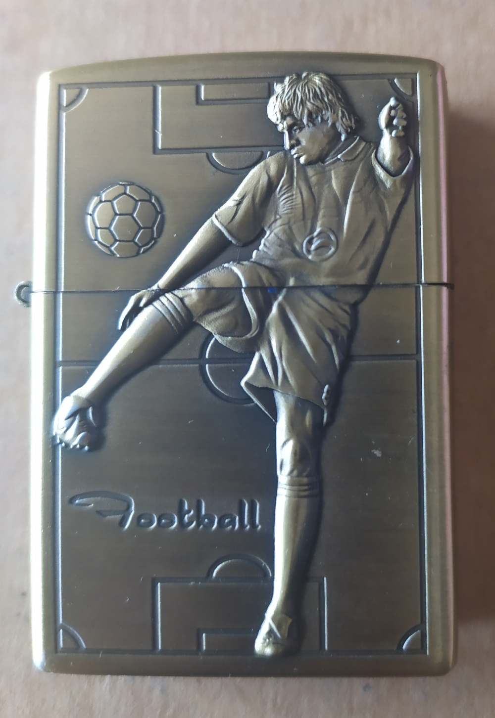 Bricheta aurie tip Zippo Football model 3