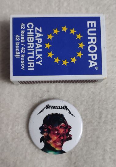 Insigna 3 cm METALLICA Hardwired (SHK)