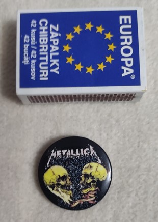 Insigna 3 cm METALLICA Sad But True (SHK)