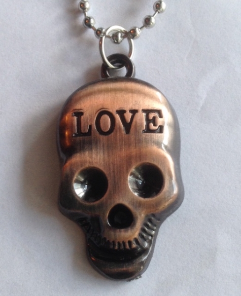 Medalion Love&Hate Jewellery  LOVE SKULL rosu