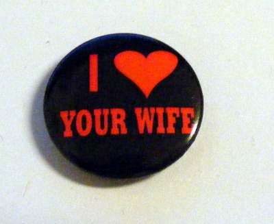 Insigna mica neagra I LOVE YOUR WIFE