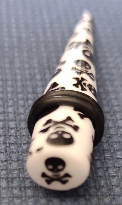 Taper Con Budget Cranii negre pe alb Taper Con Budget Cranii negre pe alb